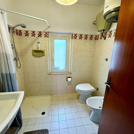 Lägenhet Trilocale L&l San Teodoro Schifoni